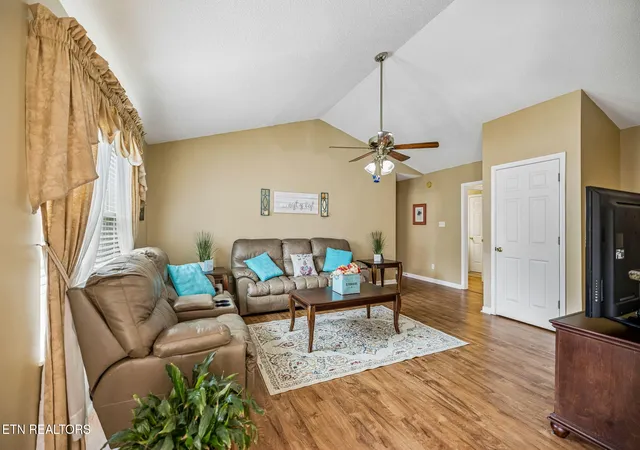 5th image of 380 Willingham Dr, Lenoir City, TN 37771 | MLS# 1350837