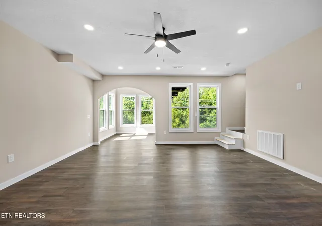 5th image of 1045 N Gay St, Dandridge, TN 37725 | MLS# 1349987