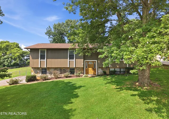 Photo 2 of Single family home for sale at 7813 Cedarcrest Rd, Knoxville, TN 37938 | MLS# 1350147 | Listing updated on 2026-09-18