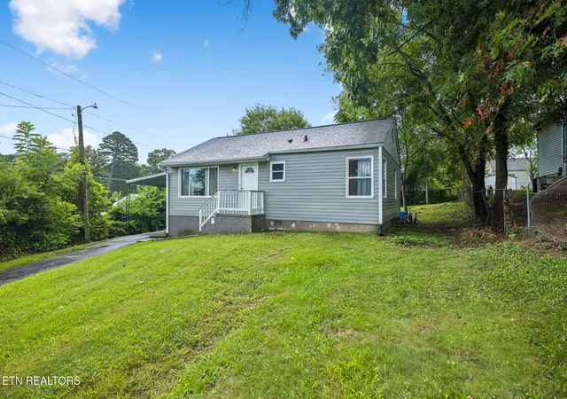 Photo 3 of Single family home for sale at 3236 Lay Ave, Knoxville, TN 37914 | MLS# 1351226 | Listing updated on 2026-08-10