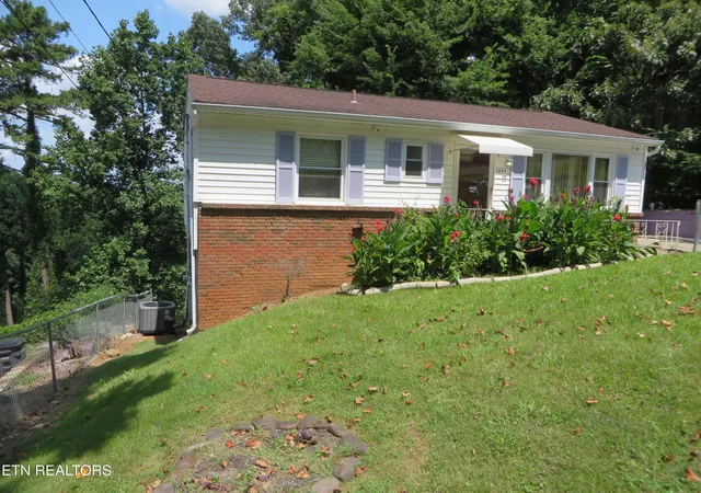 2nd image of 2649 Vucrest Ave, Knoxville, TN 37920 | MLS# 1350124
