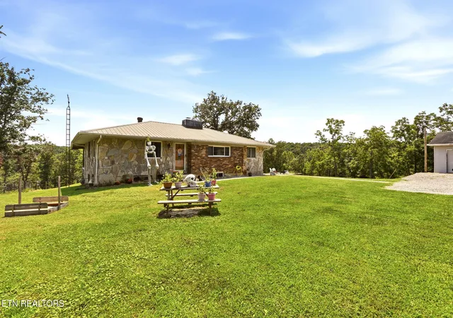 3rd image of 798 Christenson Rd, Deer Lodge, TN 37726 | MLS# 1349984