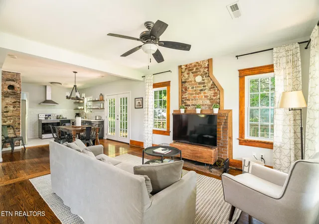 Photo 3 of Single family home for sale at 1004 Phillips Ave, Knoxville, TN 37920 | MLS# 1349970 | Listing updated on 2026-08-18
