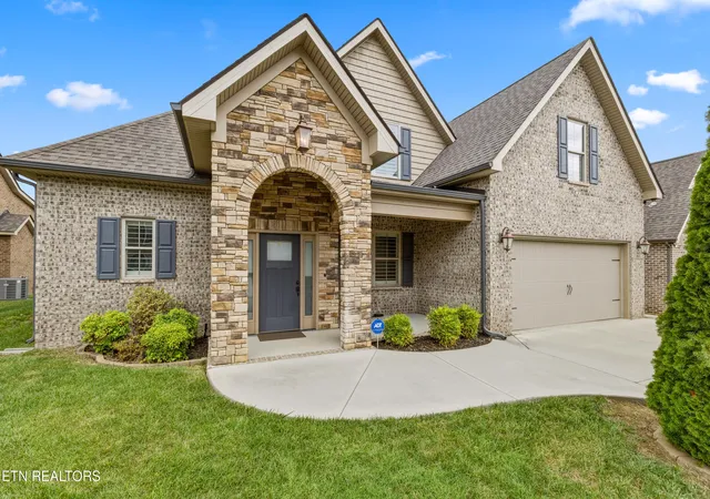 2nd image of 433 Chimney Rock Dr, Lenoir City, TN 37771 | MLS# 1349975