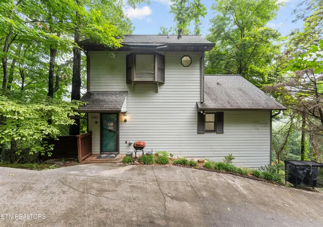Photo 3 of Single family home for sale at 1523 Gillespie Way, Gatlinburg, TN 37738 | MLS# 1349993 | Listing updated on 2026-09-17