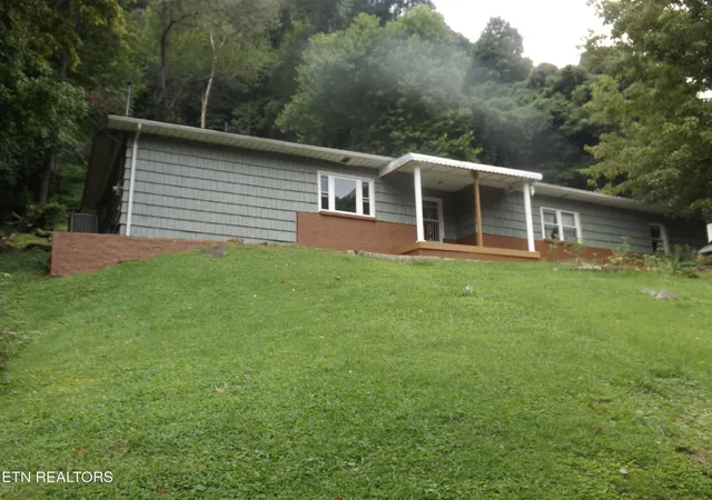 2nd image of 137 Horseshoe Dr, Pineville, KY 40977 | MLS# 1350003