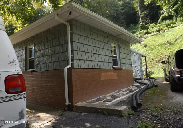 Photo 3 of Single family home for sale at 137 Horseshoe Dr, Pineville, KY 40977 | MLS# 1350003 | Listing updated on 2026-08-28