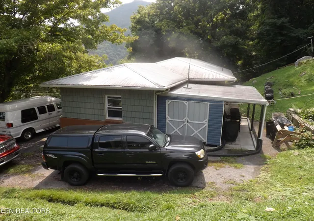 Photo 4 of Single family home for sale at 137 Horseshoe Dr, Pineville, KY 40977 | MLS# 1350003 | Listing updated on 2026-08-28