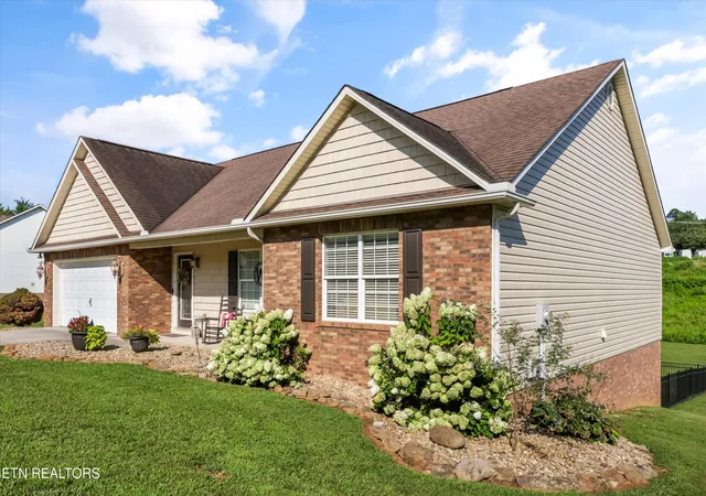 Photo 2 of Single family home for sale at 2506 Kenzie Dr, Louisville, TN 37777 | MLS# 1350172 | Listing updated on 2026-09-04