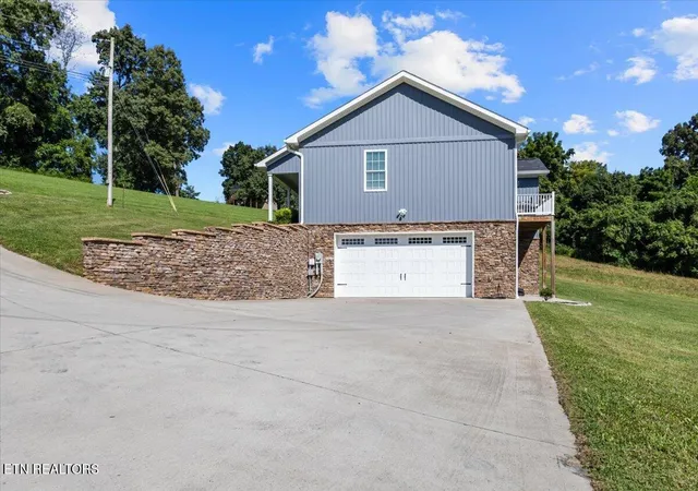 Photo 3 of Single family home for sale at 430 Cherokee Cvs, Rutledge, TN 37861 | MLS# 1350549 | Listing updated on 2026-08-17