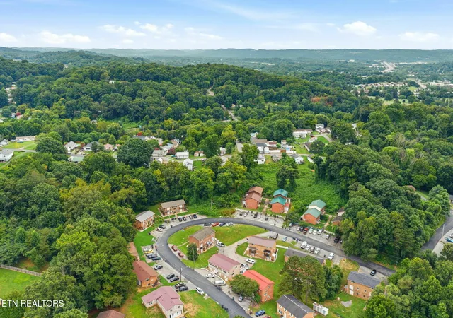 Photo 1 of Sale Pending at 921 Chadwick Dr, Kingsport, TN 37660 | MLS# 1350013 | Listing updated on 2026-08-11