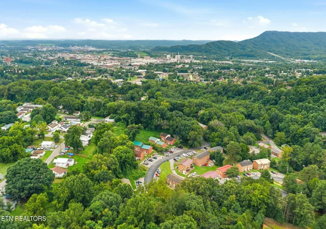 Listing Photo 4 - Condo for sale in building located at 921 Chadwick Dr, Kingsport, TN 37660