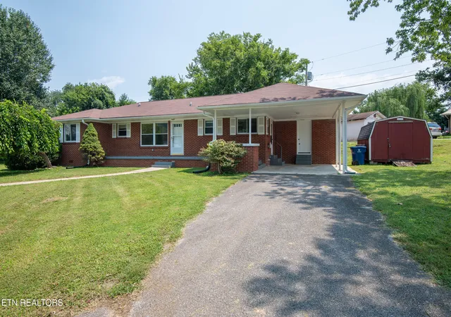 1st image of 202 Birch St, Harriman, TN 37748 | MLS# 1350079