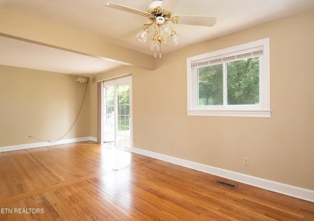Photo 4 of Single family home for sale at 202 Birch St, Harriman, TN 37748 | MLS# 1350079 | Listing updated on 2026-10-06