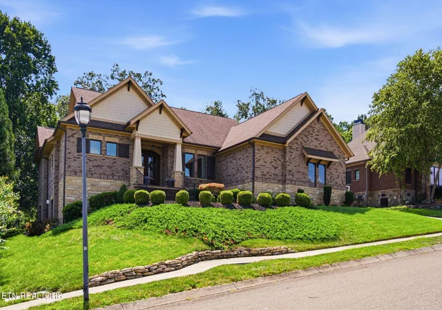 Photo 2 of Single family home for sale at 2431 Covered Brg Blvd, Knoxville, TN 37932 | MLS# 1350932 | Listing updated on 2026-08-06