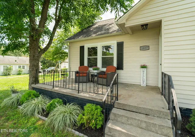 Photo 3 of Single family home for sale at 1027 Harrisdale St, Maryville, TN 37801 | MLS# 1350082 | Listing updated on 2026-09-22