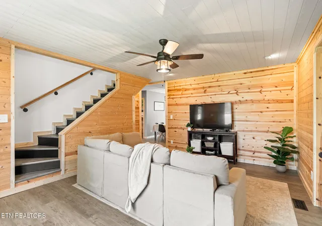 Photo 4 of Single family home for sale at 1027 Harrisdale St, Maryville, TN 37801 | MLS# 1350082 | Listing updated on 2026-09-22