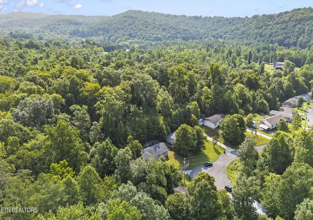 32nd image of 236 Loggers Ln, Clinton, TN 37716 | MLS# 1350091