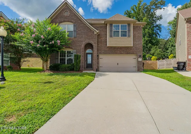 Photo 2 of Sale Pending at 3447 Greentree Ln, Knoxville, TN 37931 | MLS# 1350735 | Listing updated on 2026-08-28
