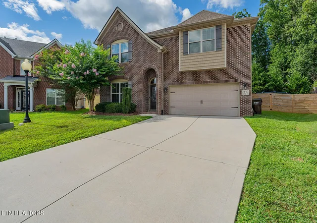Photo 3 of Sale Pending at 3447 Greentree Ln, Knoxville, TN 37931 | MLS# 1350735 | Listing updated on 2026-08-28