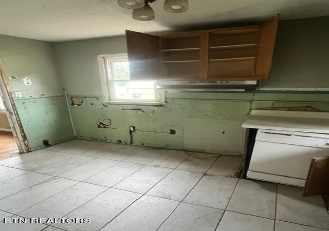 4th image of 131 Howard Ave, Harriman, TN 37748 | MLS# 1350108