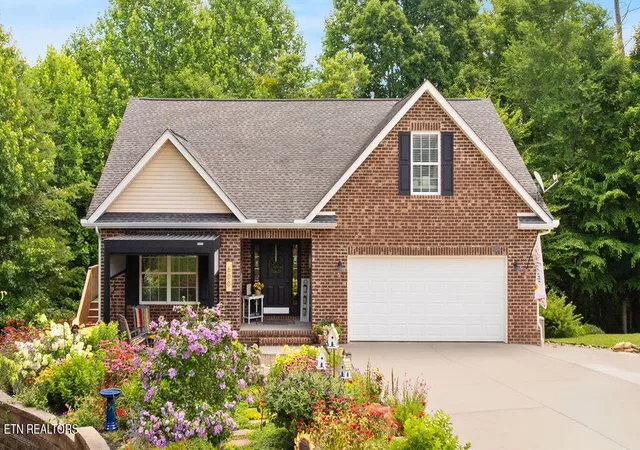 Photo 2 of Sale Pending at 600 Marston Ln, Knoxville, TN 37920 | MLS# 1350856 | Listing updated on 2026-09-01