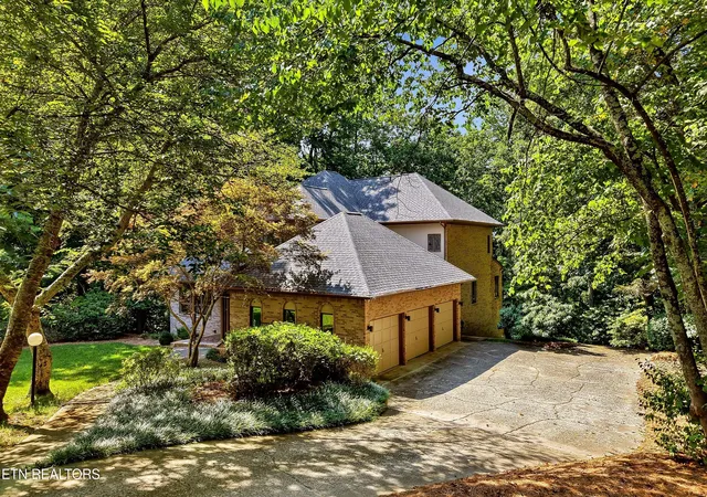 Photo 3 of Single family home for sale at 152 Whippoorwill Dr, Oak Ridge, TN 37830 | MLS# 1350142 | Listing updated on 2026-08-21