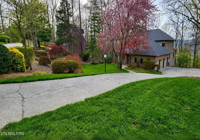 Photo 4 of Single family home for sale at 152 Whippoorwill Dr, Oak Ridge, TN 37830 | MLS# 1350142 | Listing updated on 2026-10-06