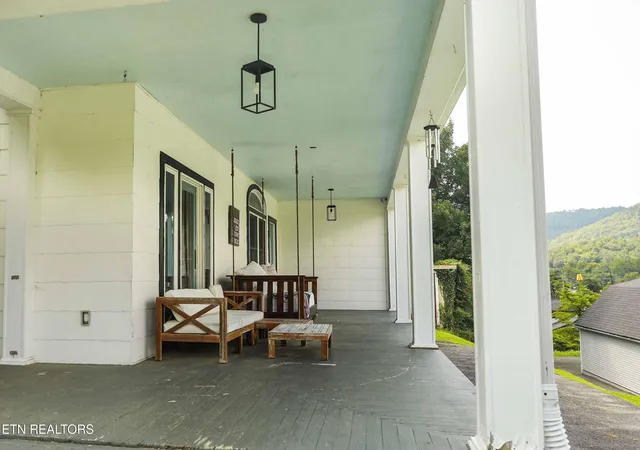 Photo 3 of Single family home for sale at 307 Catalpa St, Pineville, KY 40977 | MLS# 1350193 | Listing updated on 2026-09-09