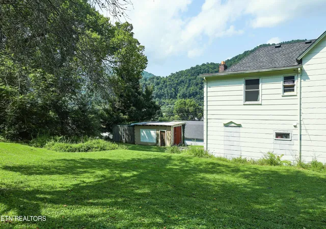Photo 4 of Single family home for sale at 307 Catalpa St, Pineville, KY 40977 | MLS# 1350193 | Listing updated on 2026-09-09