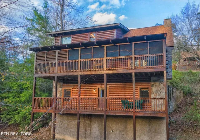 Photo 3 of Single family home for sale at 711 Black Hawk Way #252, Pigeon Forge, TN 37863 | MLS# 1350349 | Listing updated on 2026-08-01