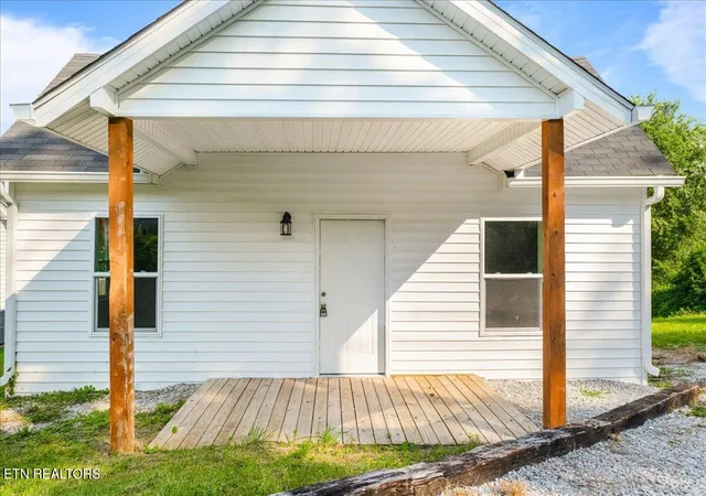 Photo 3 of Sale Pending at 608 E Walden St, La Follette, TN 37766 | MLS# 1350123 | Listing updated on 2026-08-07