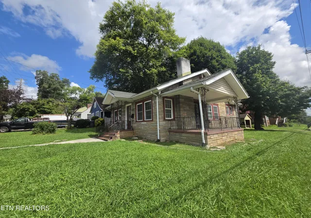 Photo 2 of Single family home for sale at 601 W Glenwood Ave, Knoxville, TN 37917 | MLS# 1350703 | Listing updated on 2026-08-05
