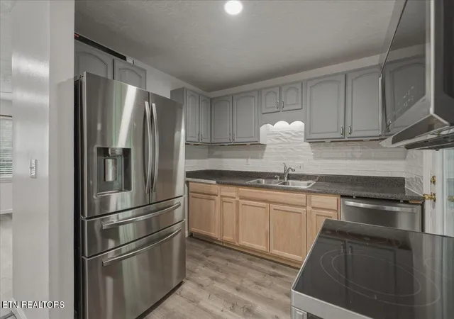 Photo 4 of Single family home for sale at 2216 Rifle Range Dr, Knoxville, TN 37918 | MLS# 1350189 | Listing updated on 2026-09-11