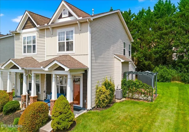 Photo 2 of Sale Pending at 1611 Starboard Way, Knoxville, TN 37932 | MLS# 1350138 | Listing updated on 2026-08-13