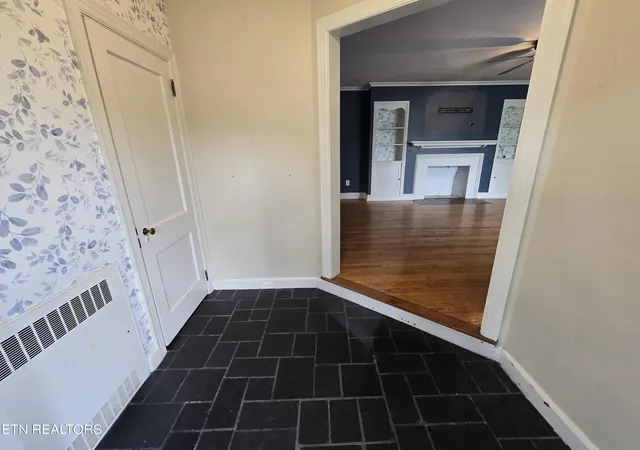 Photo 3 of Single family home for sale at 400 Gloucester Ave, Middlesboro, KY 40965 | MLS# 1350232 | Listing updated on 2026-09-06
