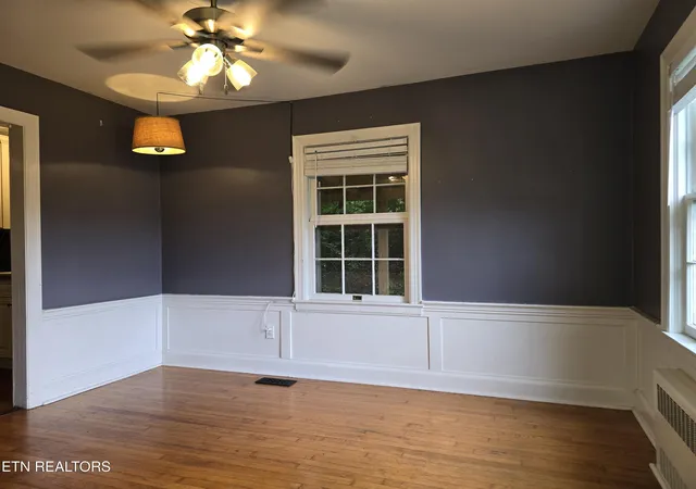 Photo 4 of Single family home for sale at 400 Gloucester Ave, Middlesboro, KY 40965 | MLS# 1350232 | Listing updated on 2026-09-06