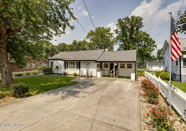 2nd image of 111 Sunset Dr, Harriman, TN 37748 | MLS# 1350223