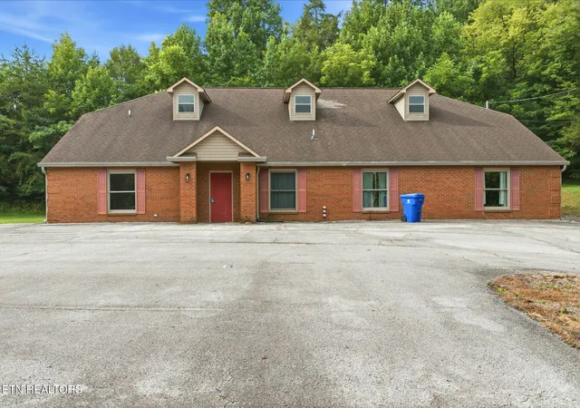1st image of 2215 S Roane St, Harriman, TN 37748 | MLS# 1350151