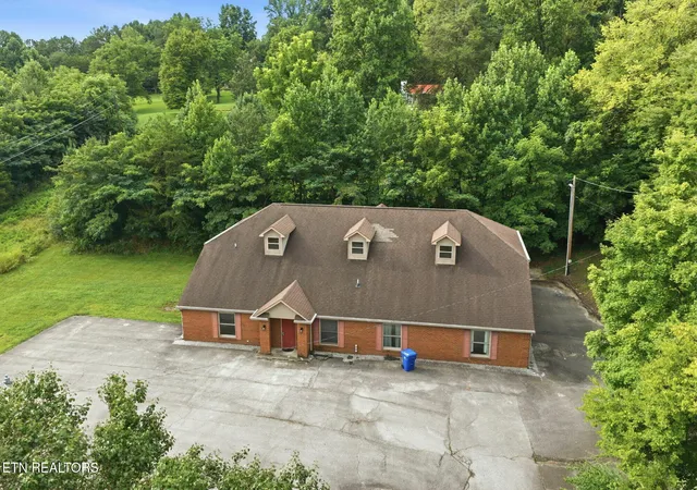 2nd image of 2215 S Roane St, Harriman, TN 37748 | MLS# 1350151