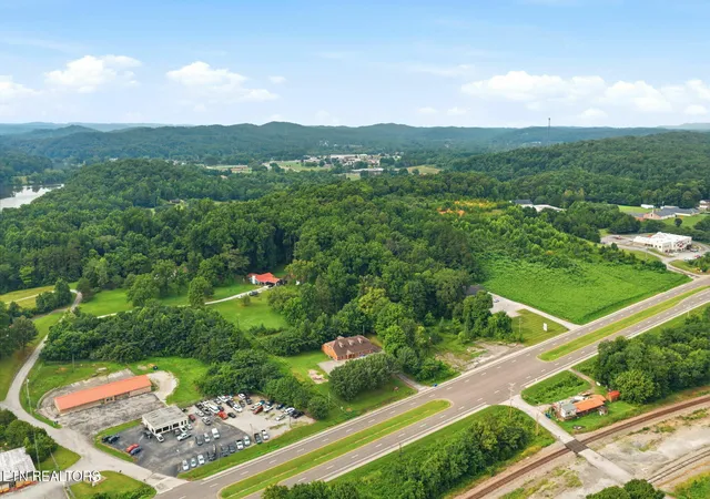 5th image of 2215 S Roane St, Harriman, TN 37748 | MLS# 1350151