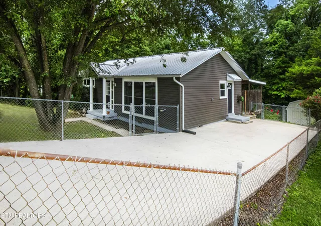 1st image of 114 E Arrowwood Rd, Oak Ridge, TN 37830 | MLS# 1350158