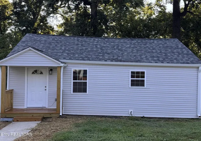 Photo 1 of Single family home for sale at 3416 Oak Grv St, Knoxville, TN 37920 | MLS# 1350266 | Listing updated on 2026-09-02