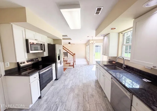 Photo 2 of Sale Pending at 6630 Provincial Dr, Knoxville, TN 37909 | MLS# 1350782 | Listing updated on 2026-08-09