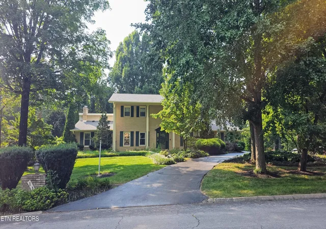 Photo 4 of Sale Pending at 111 Claremont Rd, Oak Ridge, TN 37830 | MLS# 1350255 | Listing updated on 2026-08-30