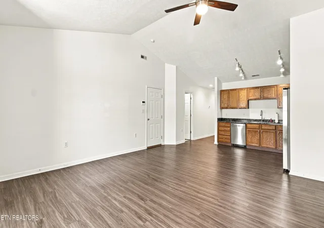 Listing Photo 5 - Condo for sale in building located at 5324 Avery Woods Ln, Knoxville, TN 37921