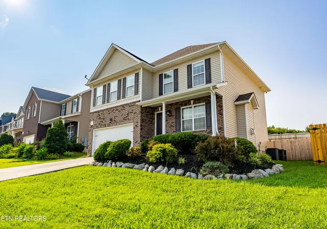 2nd image of 1821 Point Wood Dr, Knoxville, TN 37920 | MLS# 1350265