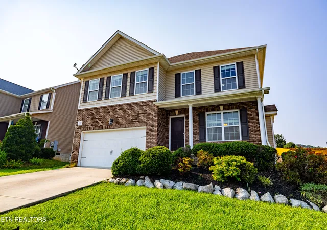 Photo 3 of Single family home for sale at 1821 Point Wood Dr, Knoxville, TN 37920 | MLS# 1350265 | Listing updated on 2026-09-14