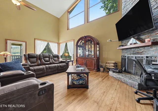 Photo 4 of Single family home for sale at 1738 Mountain Shrs Rd, New Tazewell, TN 37825 | MLS# 1350282 | Listing updated on 2026-09-30