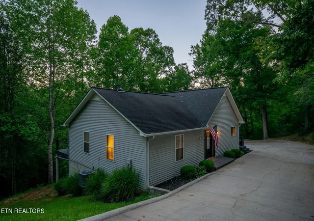 1st image of 332 Pearl Rd, La Follette, TN 37766 | MLS# 1350284
